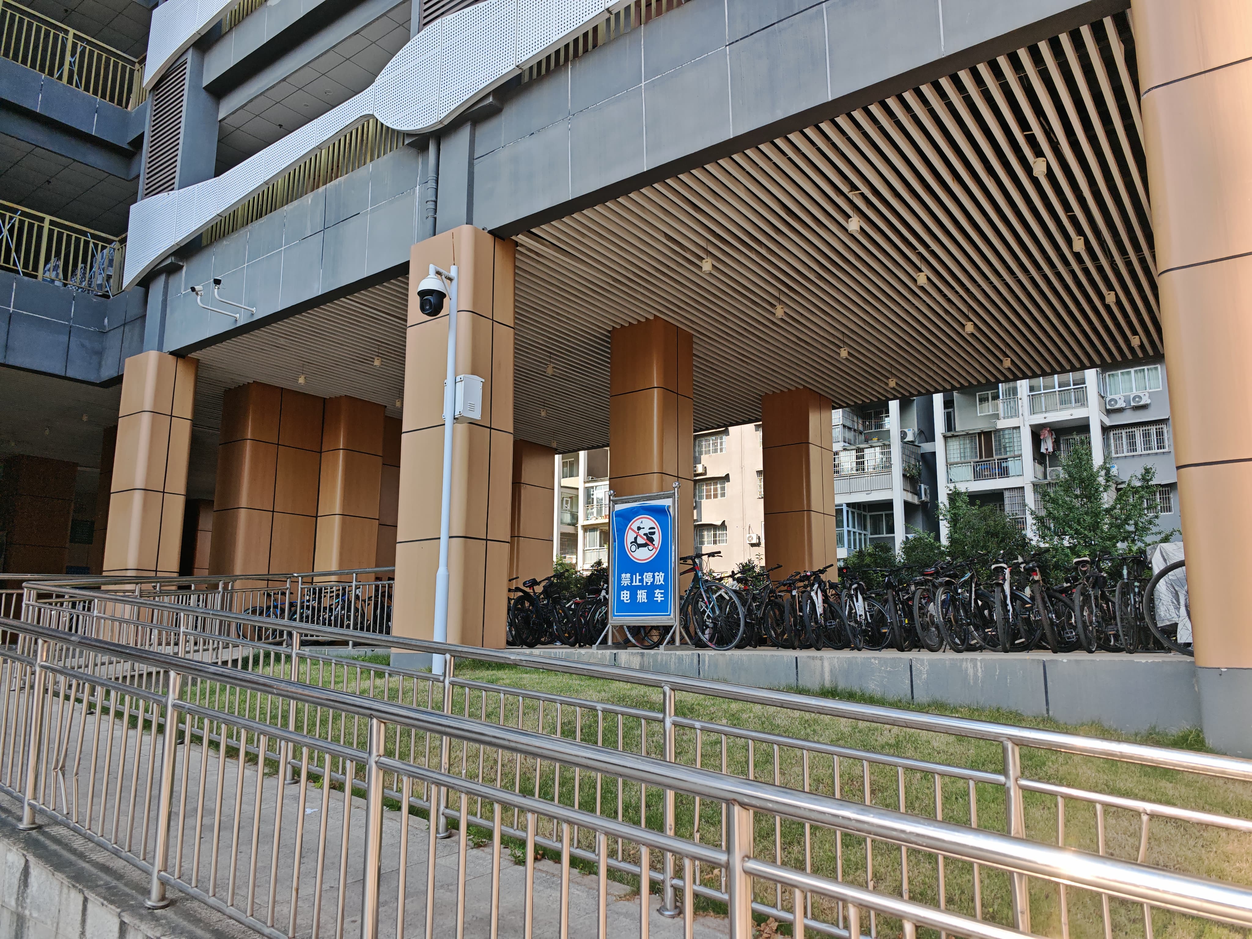 电梯公寓自行车停放处
