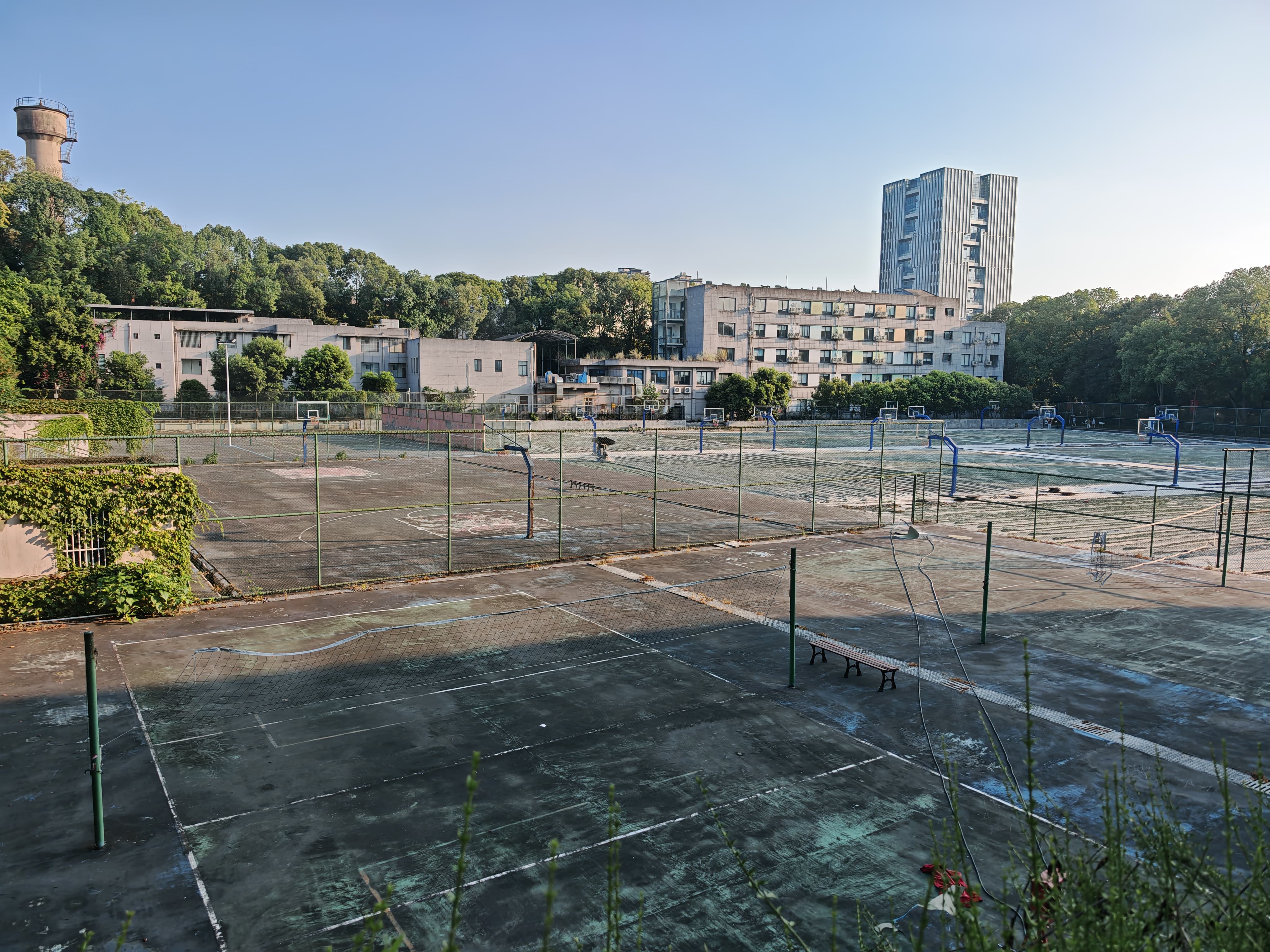 室外篮球场