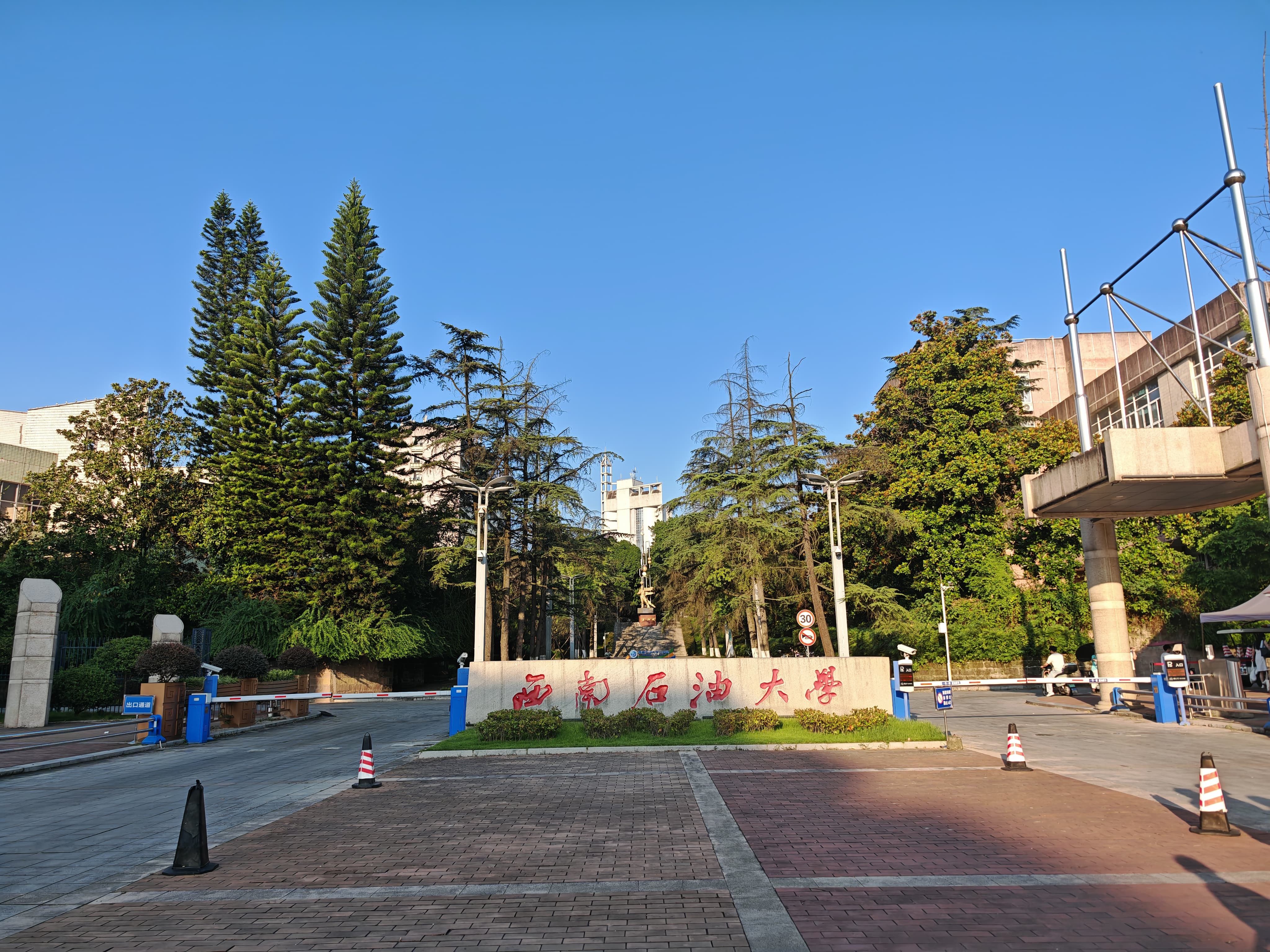 校门
